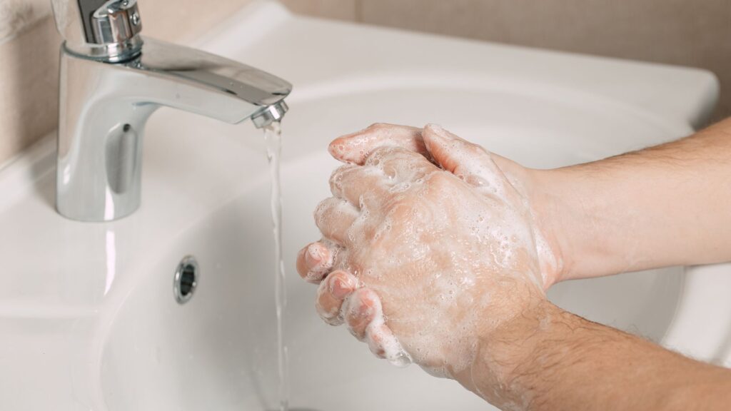 se laver les mains fréquemment