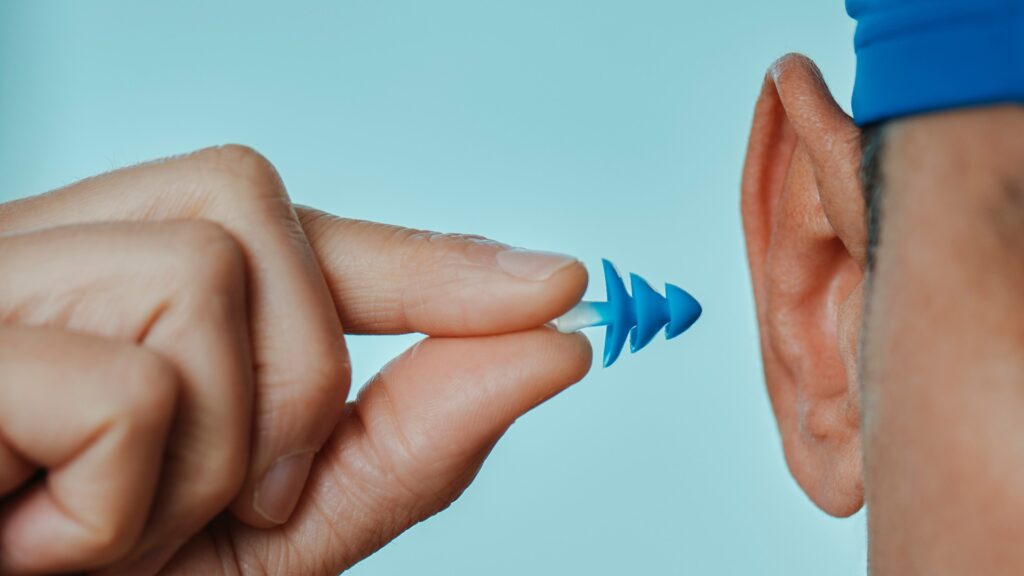 Swimmer’s Ear: Symptoms and Care bouchon baignade